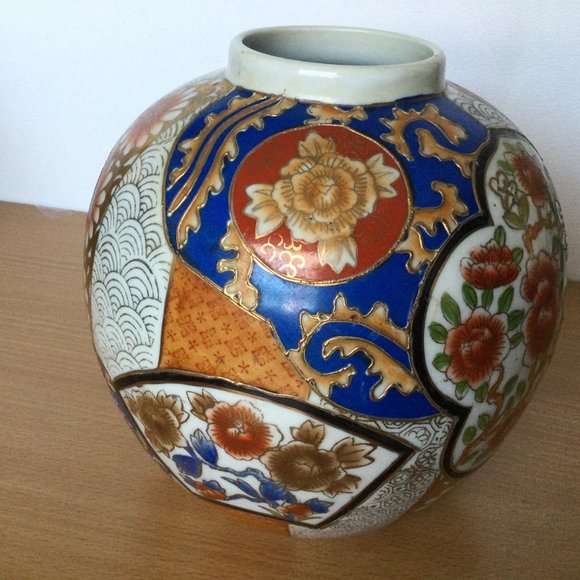 vintage Chinese Imari style ceramic jar vase round hand painted gold red blue - Picture 3 of 7